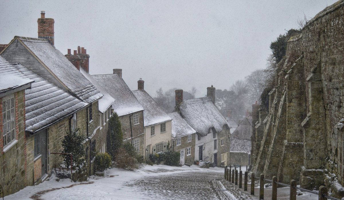 A Guide to Thatching and Other Rural Roofing Traditions